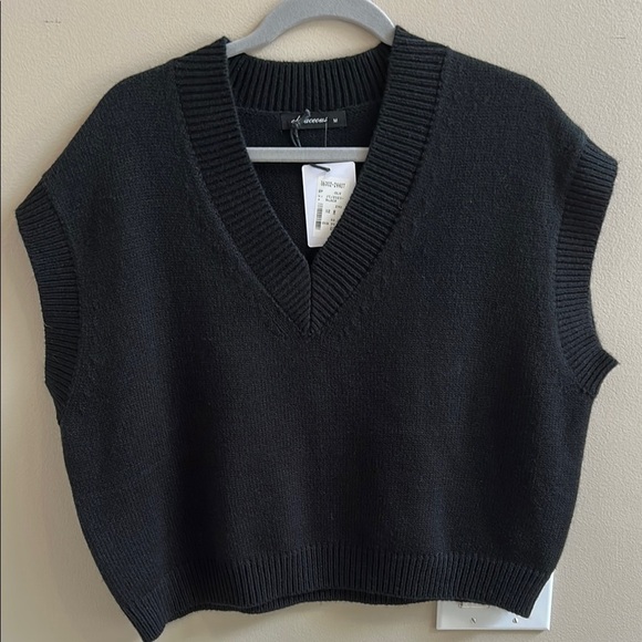 Olivaceous Alessia Black Cap Sleeve Knit Vest Boxy Fit NWT - Picture 1 of 7